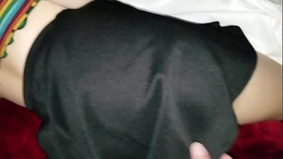 Нойрсож буй онгон сургуулийн охин эгч авдаг түүний хатуу илжиг нь түүний хуруу